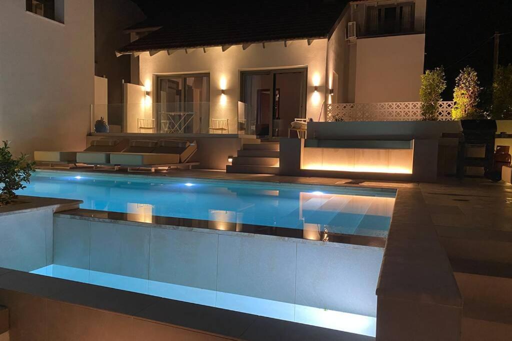 Chania Living Stories Villa With Piano Exterior foto